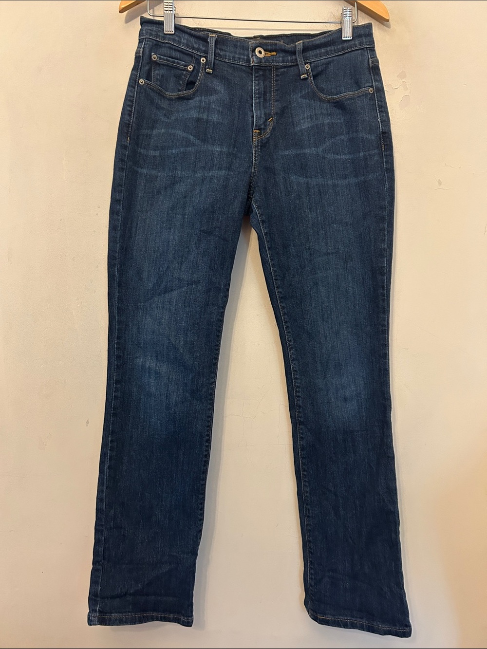 Levi’s Dark Blue Women's Straight-Leg 505 jeans Size 8 EUC